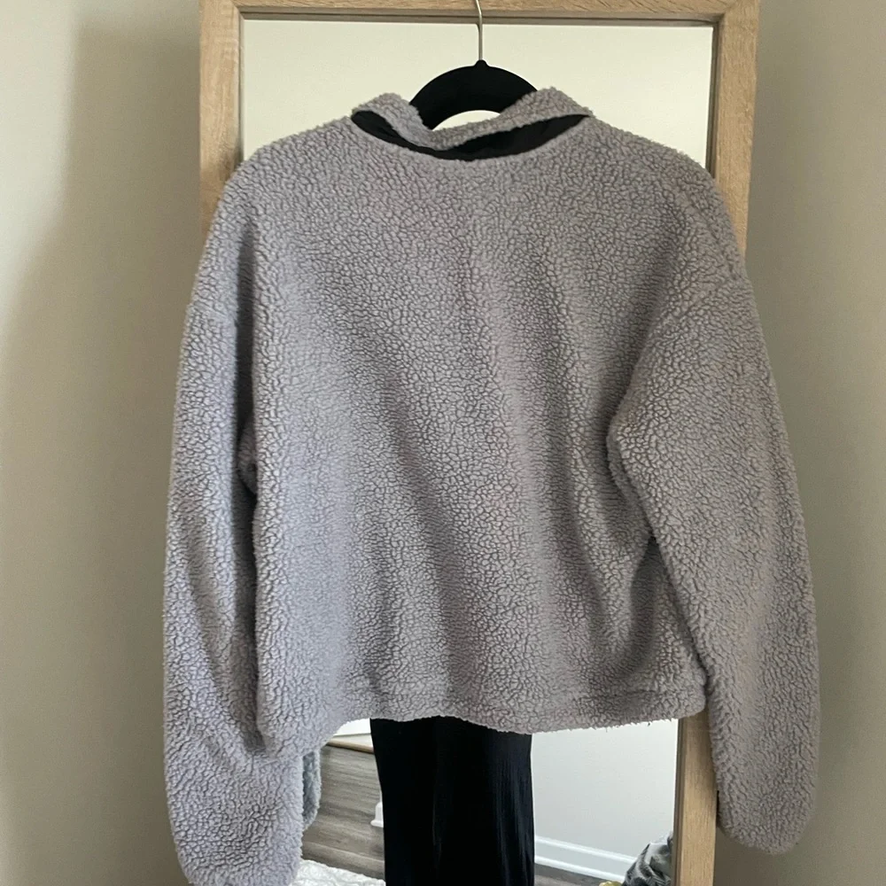 Vans Heather Gray and Black Sherpa Sweater - Picture 7 of 7